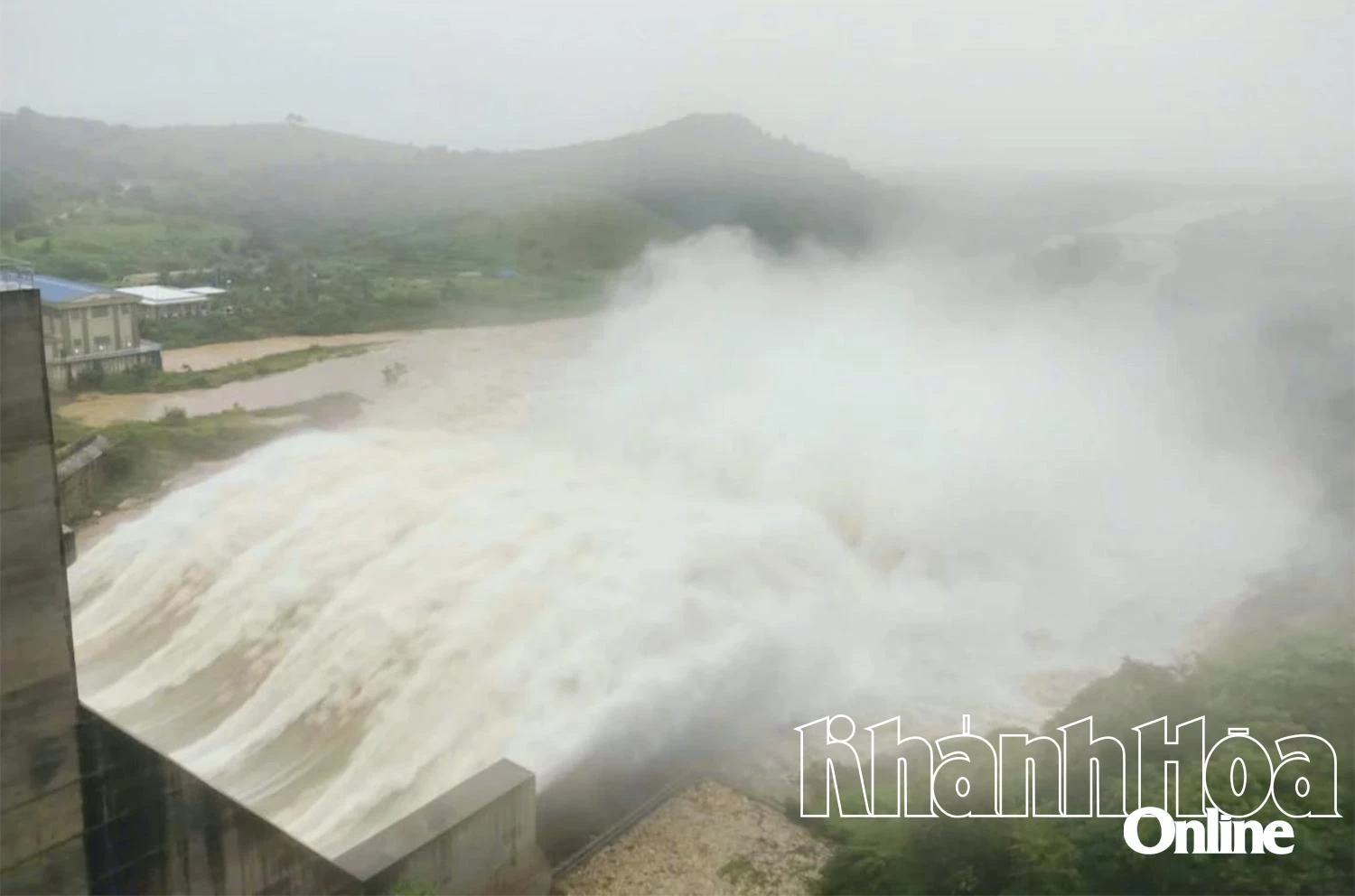 16 hồ đang xả điều tiết, phủ nhận tin đồn vỡ đập, hồ chứa nước