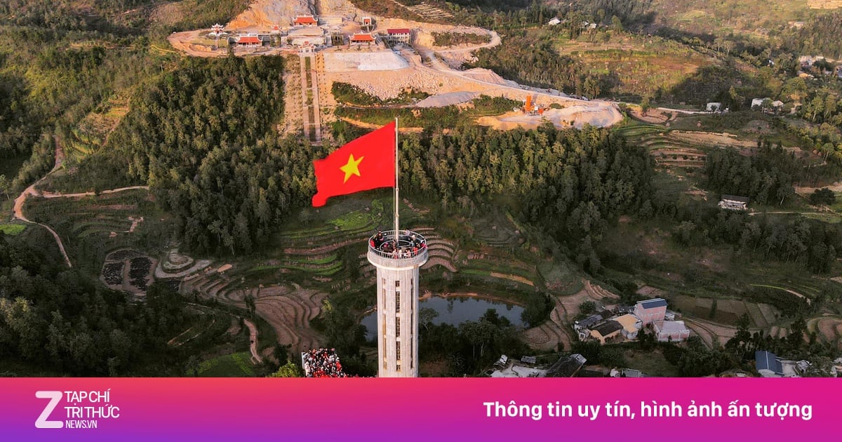 Tạm dừng phương tiện chở khách lên Cột cờ Lũng Cú