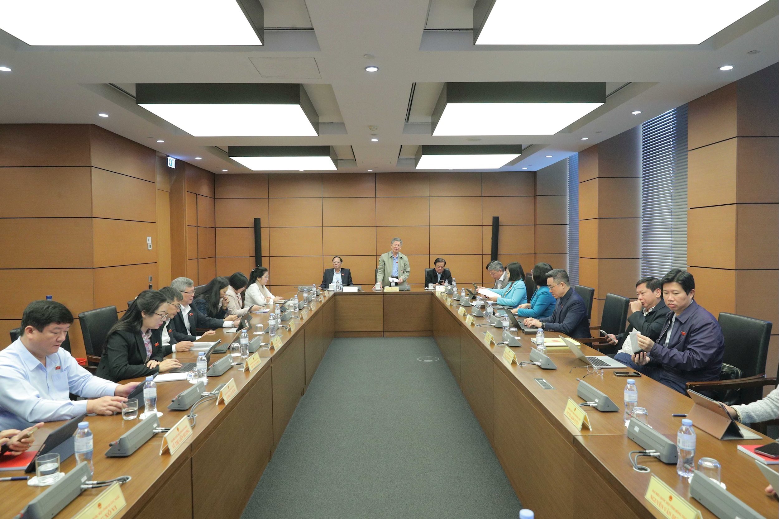 Группа 12 (Донг Тхап, Куанг Нгай)