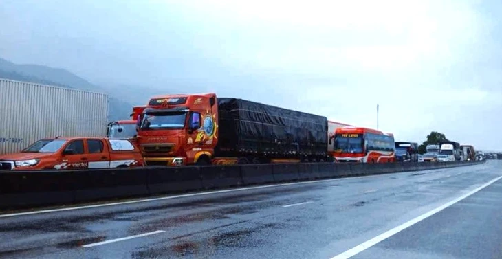 (Trực tiếp) Mưa lũ chiều 21-11: Tạm ngưng xe quốc lộ 1 và cao tốc Cam Lâm - Vĩnh Hảo đoạn Phan Rang - Nha Trang