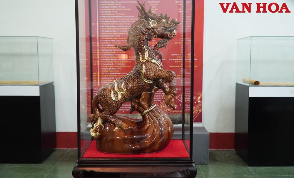 Vzácné artefakty darované dědictví Hue - foto 10