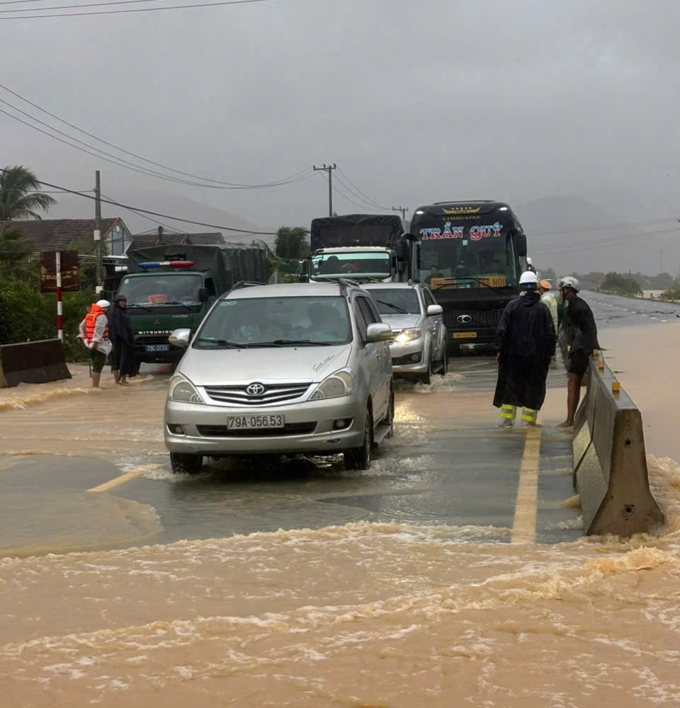 Quốc lộ 1 khu vực Vạn Ninh đang kẹt xe hơn 20km