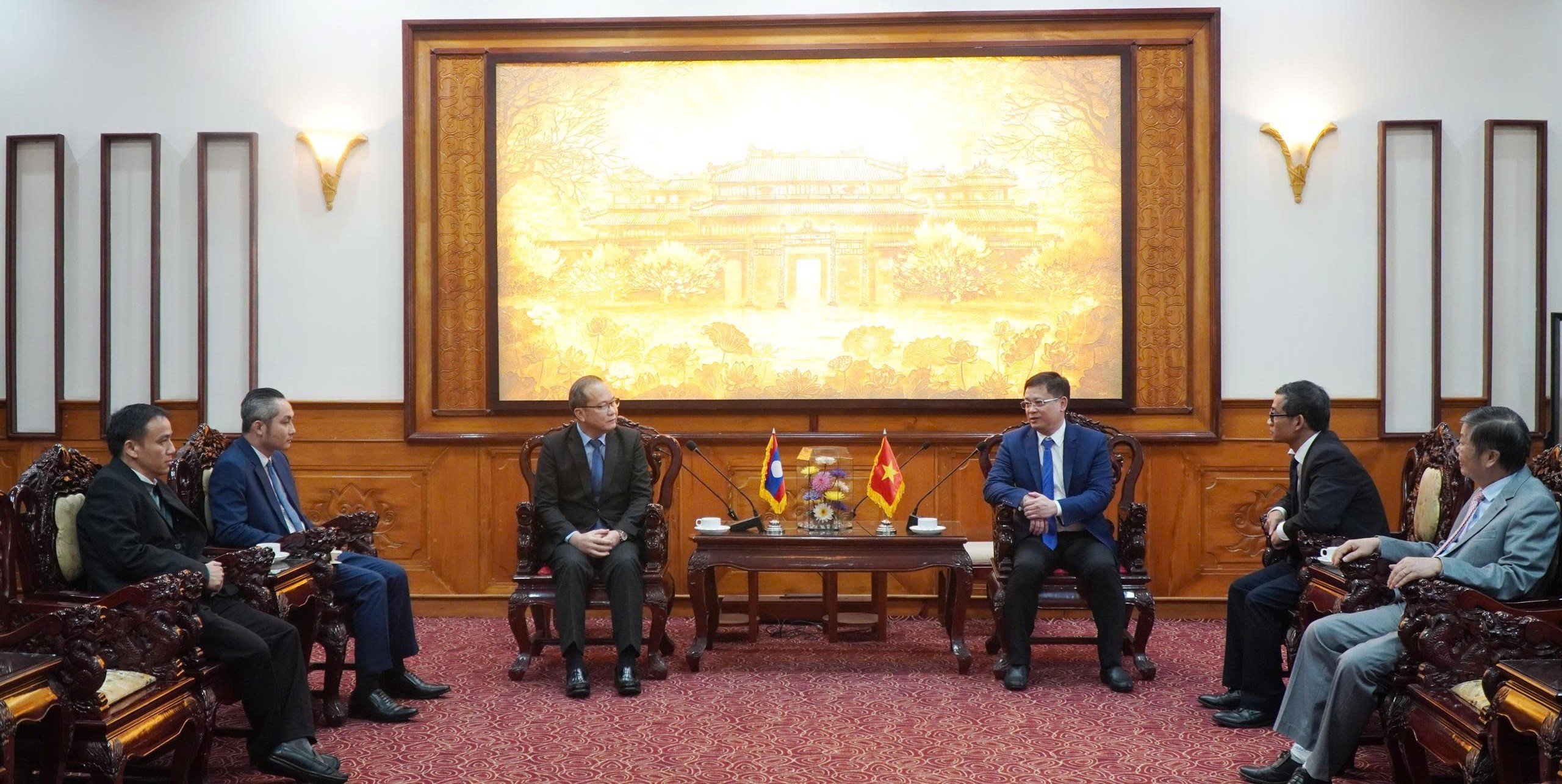 Phó Chủ tịch Thường trực UBND thành phố Nguyễn Thanh Bình tiếp Tổng Lãnh sự Lào tại Đà Nẵng