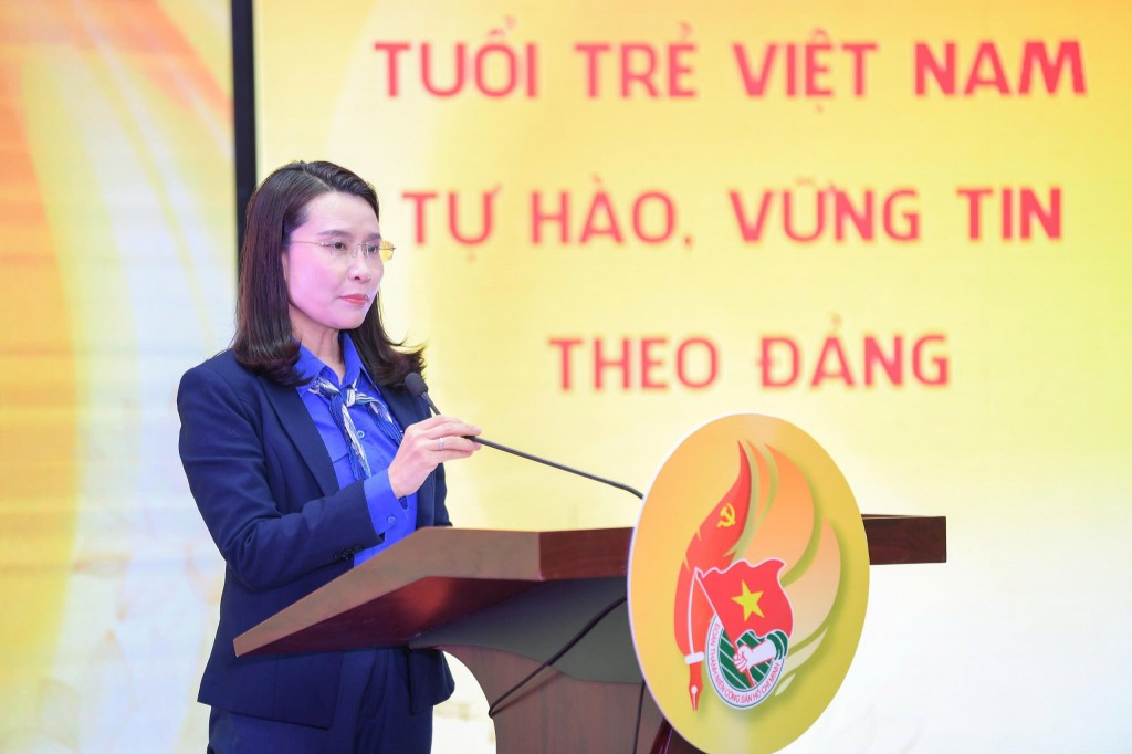 ທ່ານ​ເລ​ຂາ​ທິ​ການ​ໃຫຍ່​ສູນ​ກາງ​ຊາວ​ໜຸ່ມ, ປະ​ທານ​ສະ​ພາ​ຜູ້​ບຸກ​ເບີກ​ສູນ​ກາງ ຫງວຽນ​ຟູ໋​ຈ້ອງ ກ່າວ​ຄຳ​ເຫັນ​ທີ່​ໂຄງ​ການ.