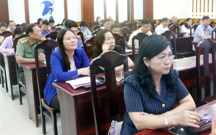 Hơn 3.000 đại biểu tham dự hội nghị báo cáo viên
