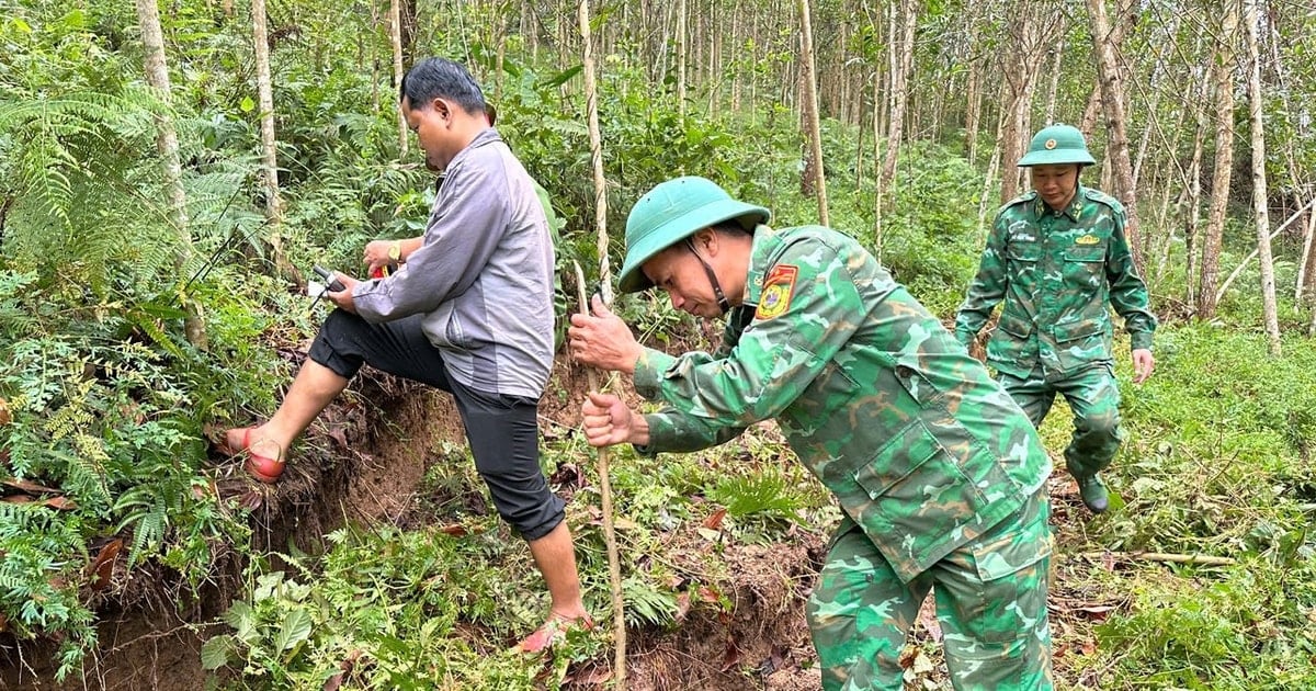 Xuất hiện vết nứt lớn trên đồi, xã Đắc Pring di dời khẩn cấp 6 hộ dân trong đêm