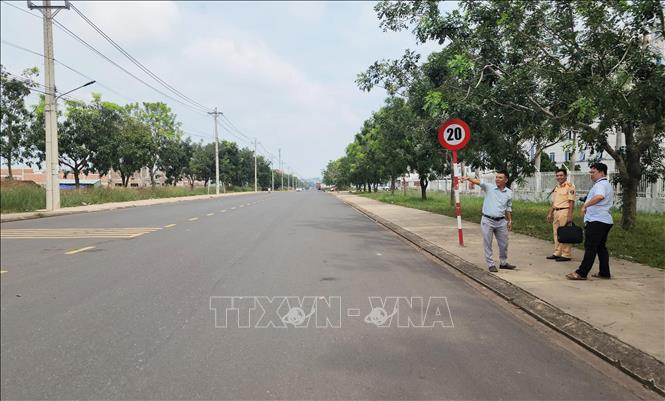 Đường hạn chế tốc độ 'rùa bò' 20 km/h gây khó cho lái xe