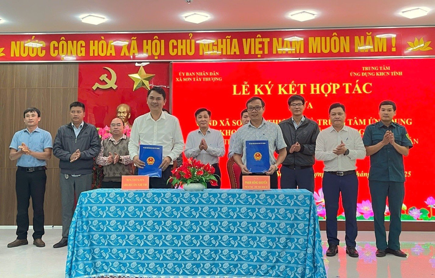 UBND xã Sơn Tây Thượng ký kết thỏa thuận hợp tác phát triển khoa học công nghệ với Trung tâm Ứng dụng khoa học công nghệ tỉnh Quảng Ngãi