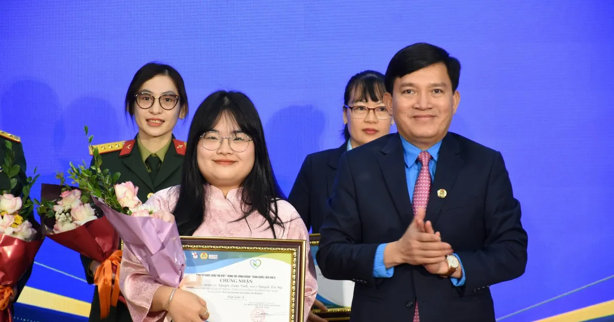 Trao giải Cuộc thi viết “Vòng tay Công đoàn” lần V