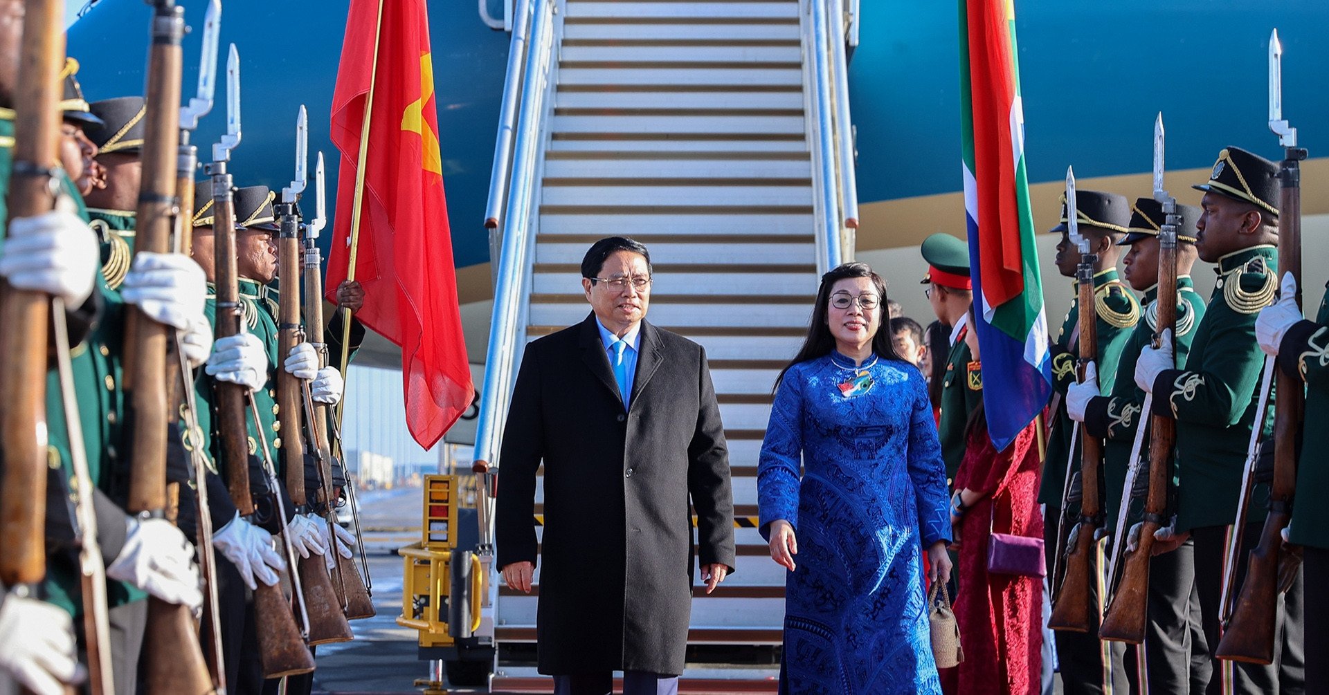 Thủ tướng Phạm Minh Chính và phu nhân tới Nam Phi