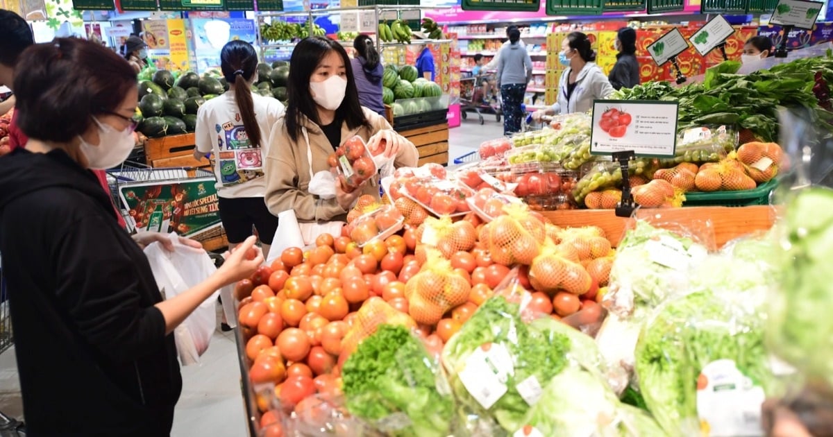 Giá rau củ tăng chóng mặt sau bão, siêu thị xoay xở nguồn cung