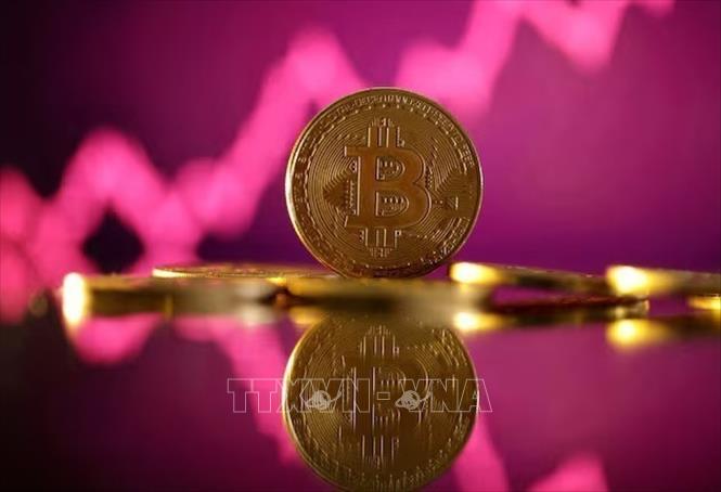 Bitcoin thủng mốc 86.000 USD trong làn sóng bán tháo tài sản rủi ro