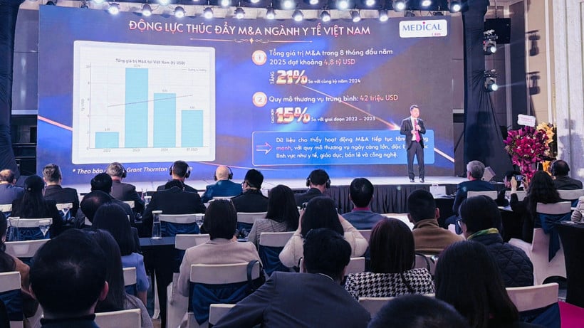 מומחים דנים בכנס.