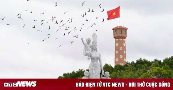 Ngắm vẻ đẹp nơi ‘đất biết nở, rừng biết đi’ ở cực Nam Tổ quốc