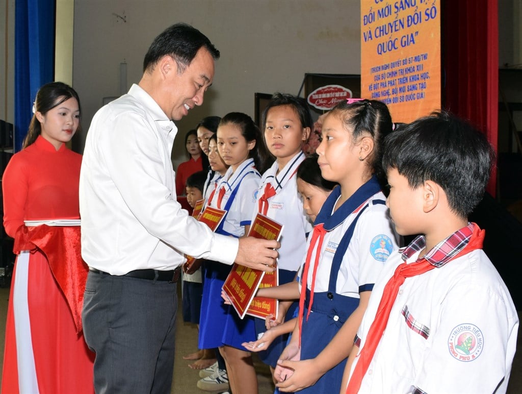 Tọa đàm “Nâng cao chất lượng giáo dục và đào tạo, thực trạng và phương hướng đối với tỉnh Cà Mau”