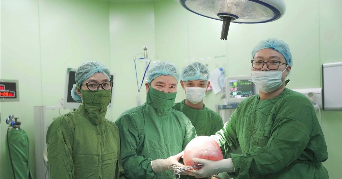 Ca mổ đặc biệt ‘giải cứu’ người bệnh mang khối u bụng 6 kg tại Bệnh viện Đa khoa Thành phố Vinh
