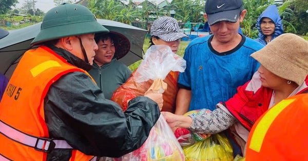 Tổng cục Chính trị thăm, động viên người dân vùng lũ Đắk Lắk và Gia Lai