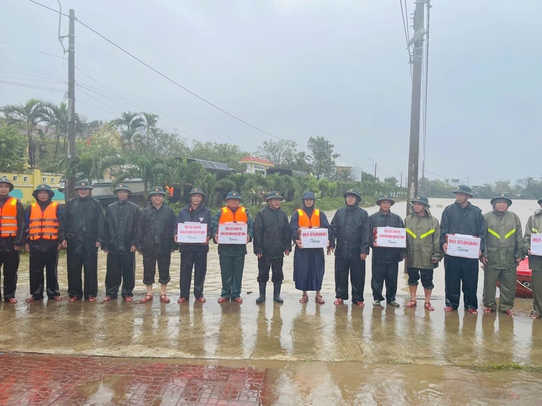 Tổng cục Chính trị thăm, động viên người dân vùng lũ Đắk Lắk và Gia Lai- Ảnh 5.