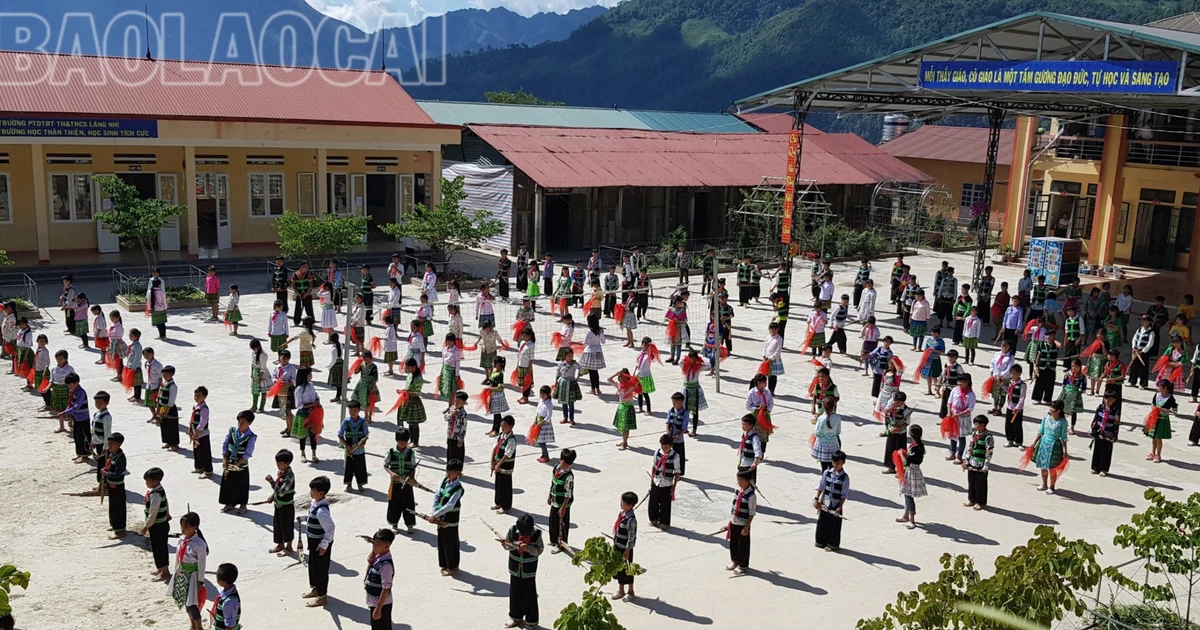 Mô hình trường học bán trú - nâng bước chân học sinh đến lớp