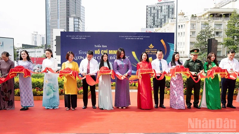 Triển lãm ảnh “Thành phố Hồ Chí Minh vươn mình cùng đất nước qua góc nhìn điện ảnh”