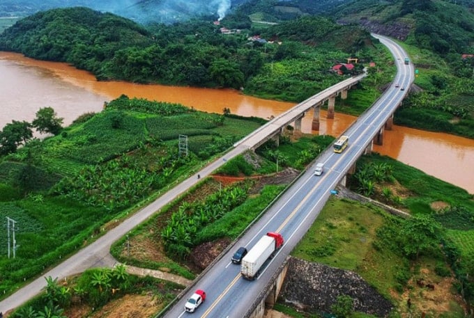 Cao tốc Nội Bài - Lào Cai đoạn qua sông Hồng