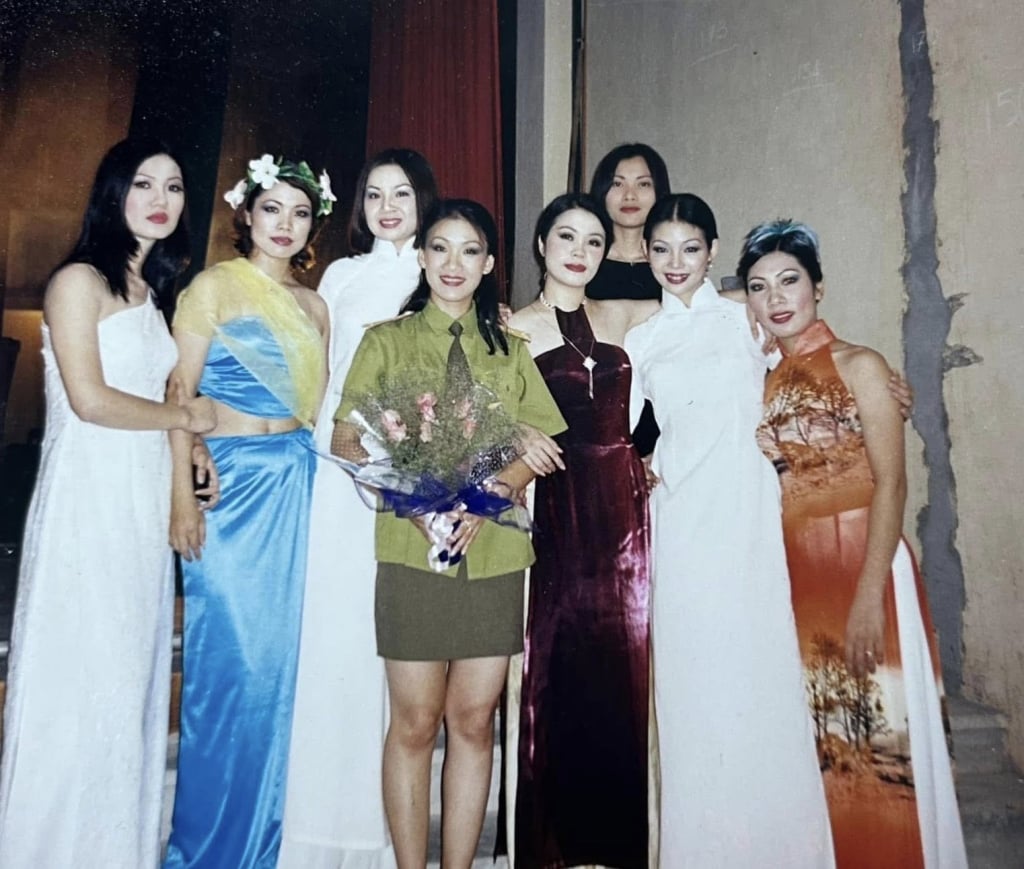 ศิลปินแห่งชาติ ฮ่อง ฮันห์ ในช่วงหลายปีหลังเข้าร่วมกองทัพ คลังภาพ