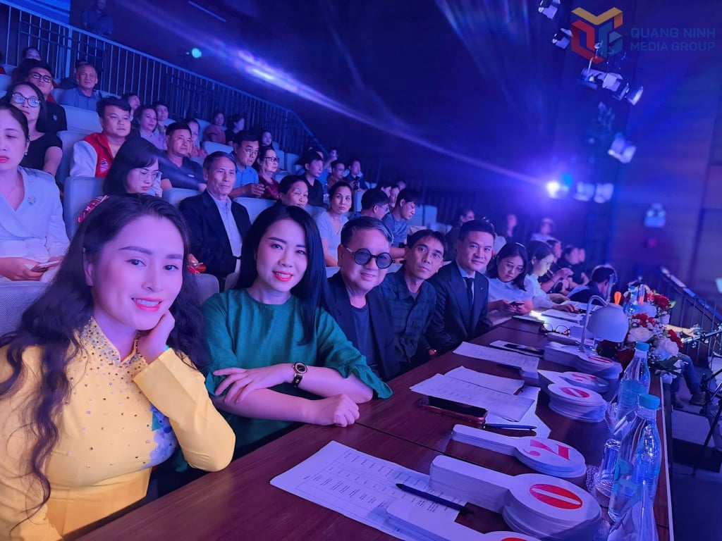 ศิลปินแห่งชาติ ฮ่อง ฮันห์ ทำงานร่วมกับคณะกรรมการ