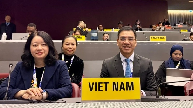 COP11 thống nhất cam kết toàn cầu chống lại “làn sóng thuốc lá mới”