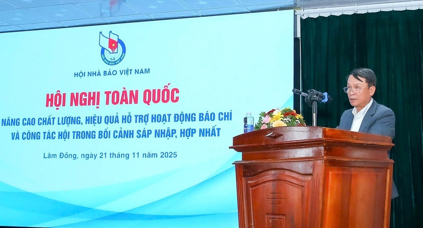 Phó Chủ tịch Thường trực Hội Nhà báo Việt Nam Nguyễn Đức Lợi tin tưởng, với tinh thần trách nhiệm và đoàn kết, đội ngũ những người làm báo Việt Nam không ngừng đổi mới, sáng tạo góp phần xây dựng nền báo chí cách mạng chuyên nghiệp, nhân văn, hiện đại. Ảnh: Sơn Hải.