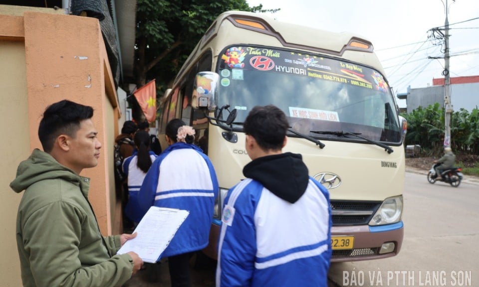 Tăng cường quản lý xe ô tô đưa đón học sinh