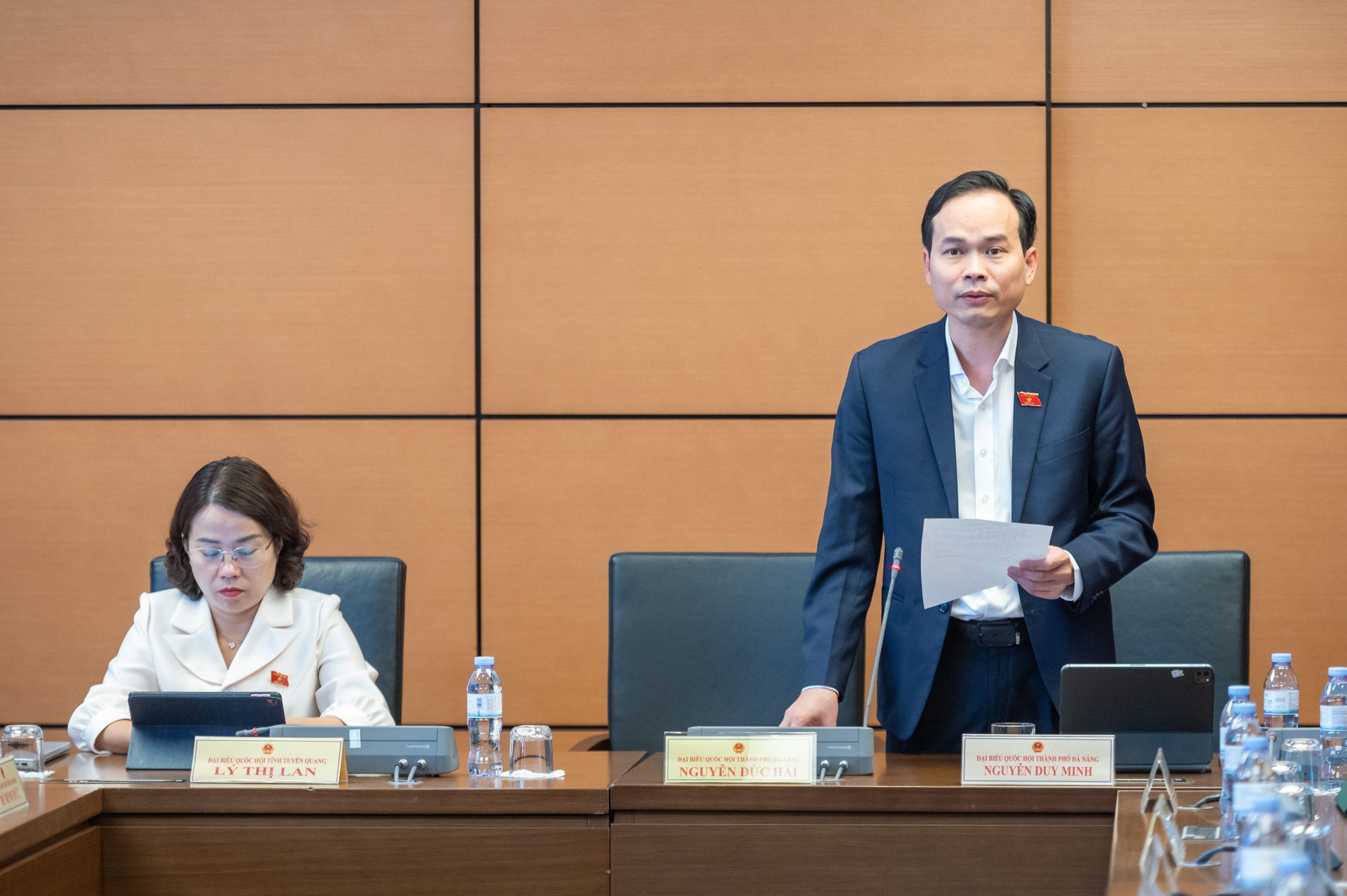 Đại biểu Quốc hội đề nghị bổ sung nguyên tắc bảo vệ bản sắc văn hóa dân tộc khi sử dụng AI - Ảnh 1.