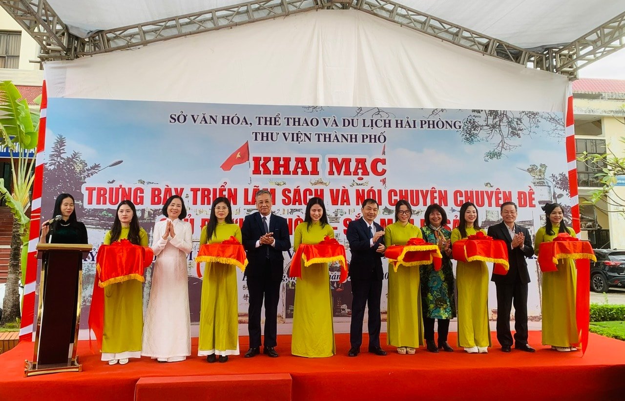 Khai mạc trưng bày, triển lãm sách 'Hải Phòng - Sắc màu di sản'