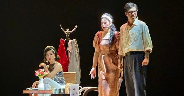 NSND Trần Lực kể chuyện "Ngày mai trời lại sáng" bằng ngôn ngữ thử nghiệm giàu cảm xúc