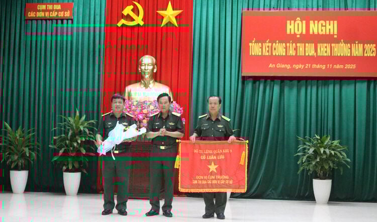 Tổng kết công tác thi đua, khen thưởng cụm thi đua các đơn vị cấp cơ sở Quân khu 9