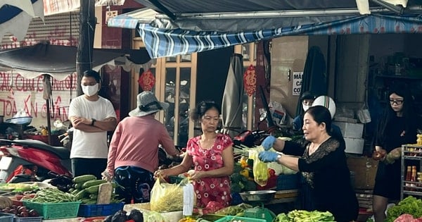 TP Hồ Chí Minh: Nguồn cung đứt đoạn vì mưa lũ, giá hành lá gần bằng giá thịt lợn