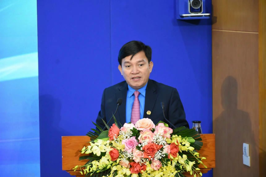 מר נגוין שואן הונג, סגן נשיא קונפדרציית העבודה הכללית של וייטנאם, דיבר בוועידה.