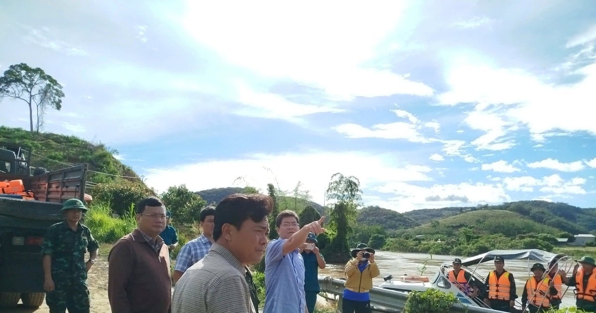 Phó Chủ tịch UBND tỉnh Lâm Đồng Nguyễn Hồng Hải kiểm tra công tác ứng phó mưa lũ tại các xã Cát Tiên