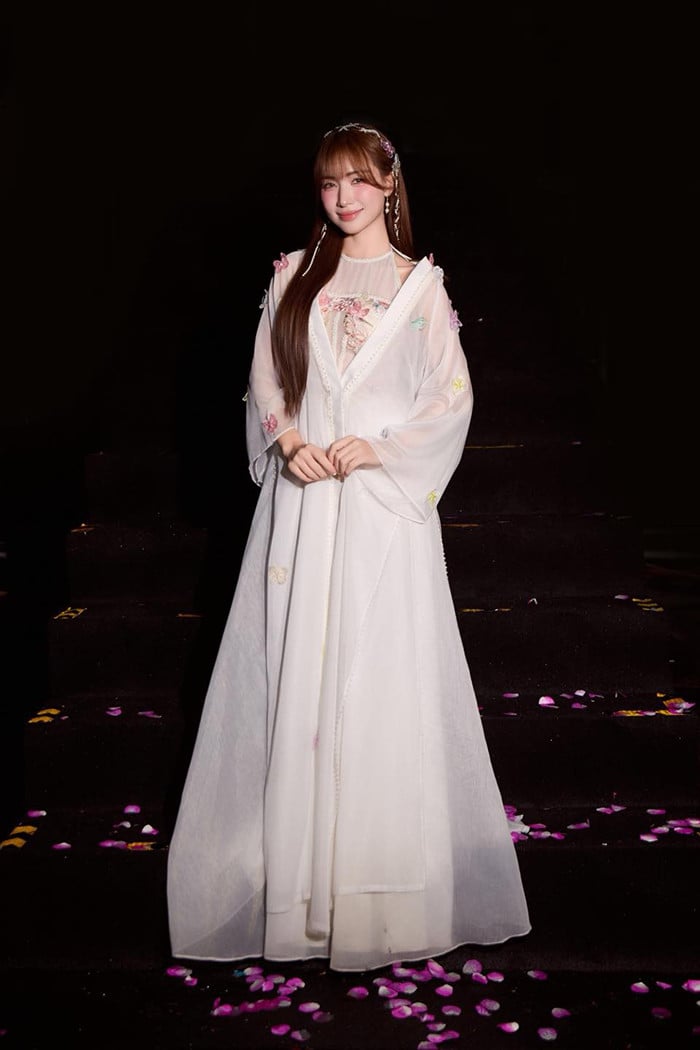 Minzy Çiçek 01.jpg