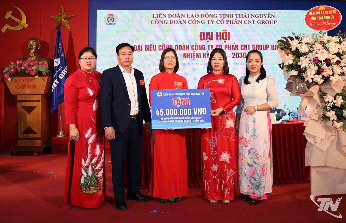 A Tartományi Munkásszövetség 45 millió VND-t támogatott a 11-es vihar által sújtott szakszervezeti tagok és munkavállalók megsegítésére.