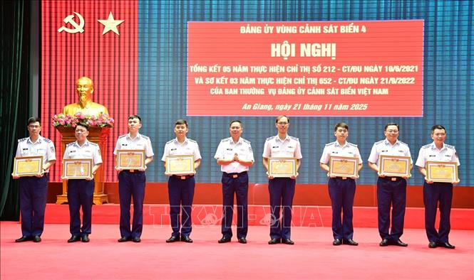 Đẩy mạnh phong trào “Bốn tốt, bốn không, bốn chống” của Cảnh sát biển