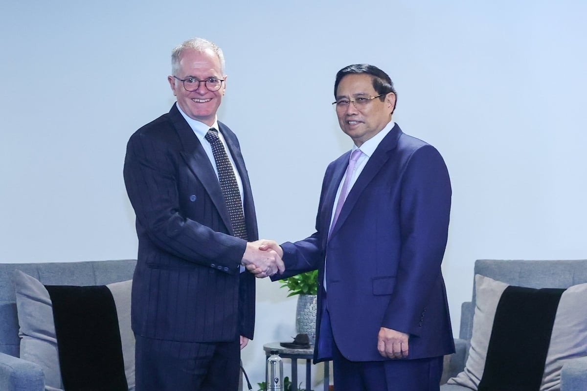 Thủ tướng Phạm Minh Chính tiếp Phó Chủ tịch Phòng Thương mại và Công nghiệp Nam Phi Neil Pollock. Ảnh: VGP.