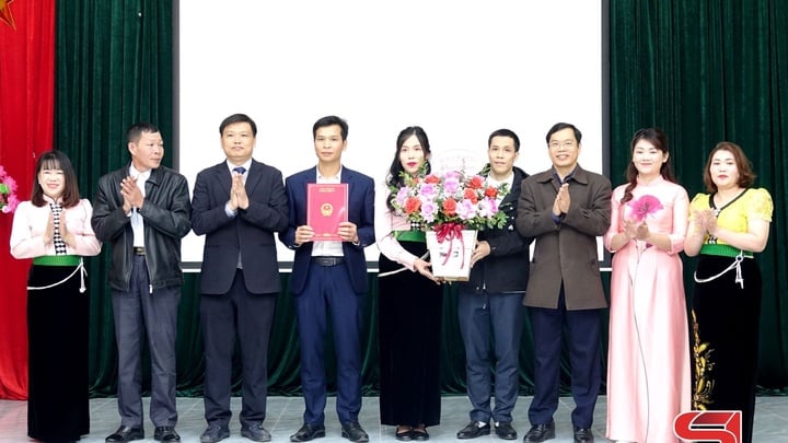 Phường Chiềng An công bố Quyết định thành lập Trạm Y tế và Trung tâm Dịch vụ tổng hợp