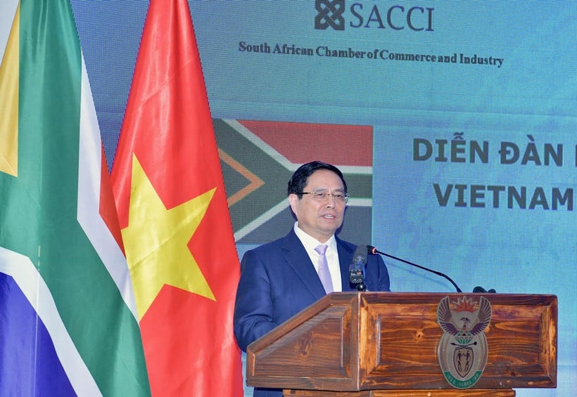 ファム・ミン・チン首相がベトナム・南アフリカ・ビジネスフォーラムで講演。 (写真: タンザン)