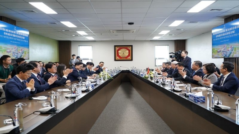 韓国国会議長禹元植氏のVKISTでのワーキングセッションの様子。