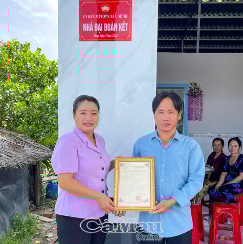 Xã U Minh bàn giao Nhà Đại đoàn kết chào mừng Đại hội