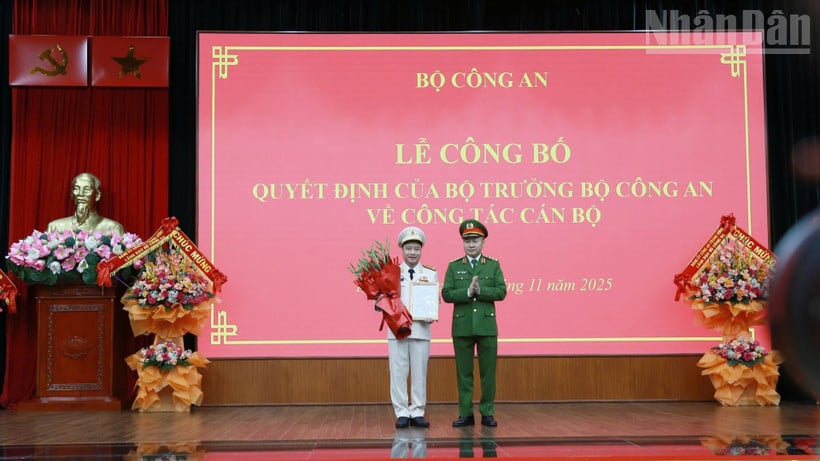 Les responsables du ministère de la Sécurité publique ont félicité le colonel supérieur Vu Thanh Tung, directeur de la police provinciale de Lang Son.