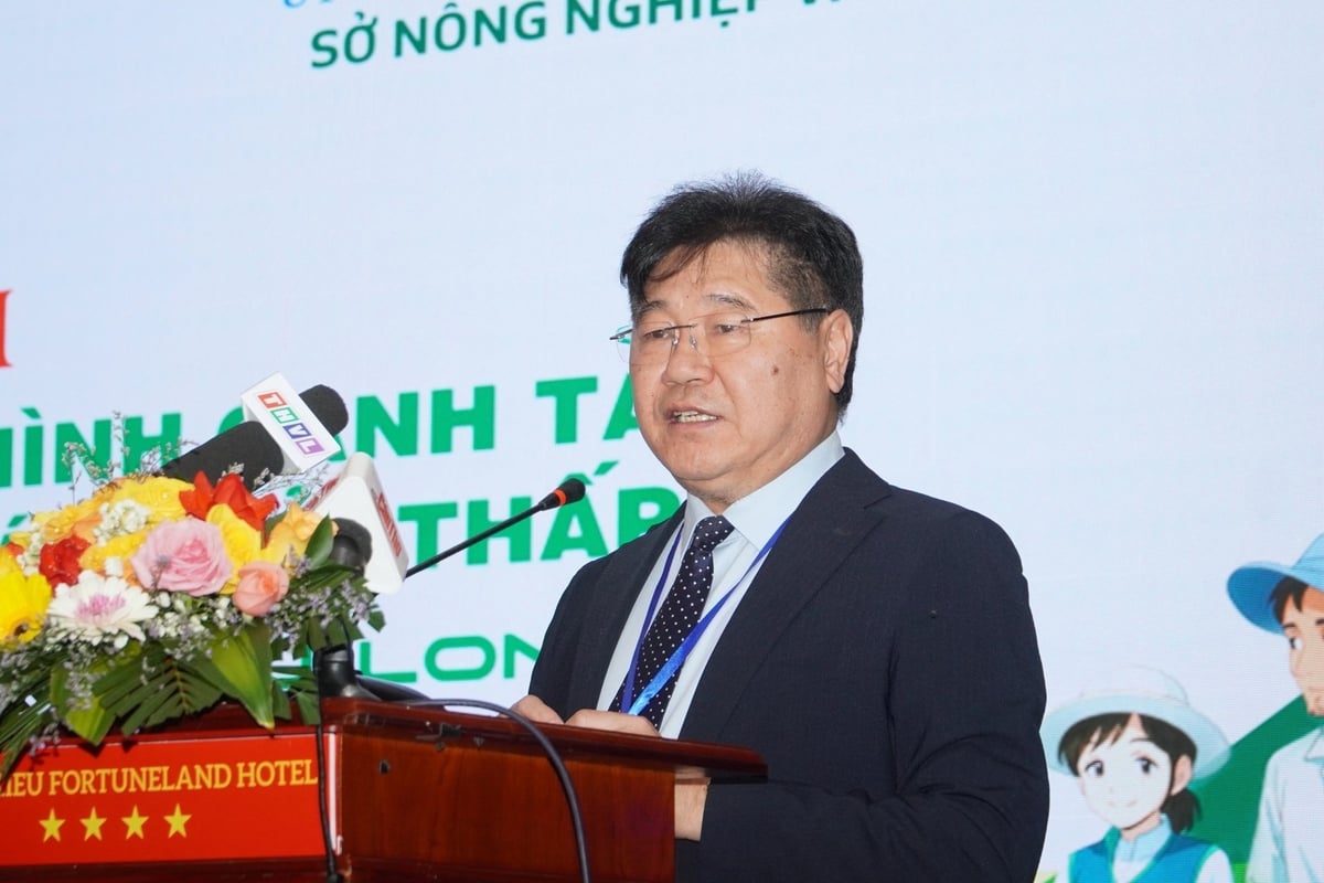 Ông Lê Quốc Thanh - Giám đốc Trung tâm Khuyến nông Quốc gia mong muốn, đội ngũ chuyên gia sẽ tiếp tục đóng góp trí tuệ, kinh nghiệm và tâm huyết để triển khai hiệu quả Đề án một triệu hecta lúa chất lượng cao, phát thải thấp. Ảnh: Kim Anh.