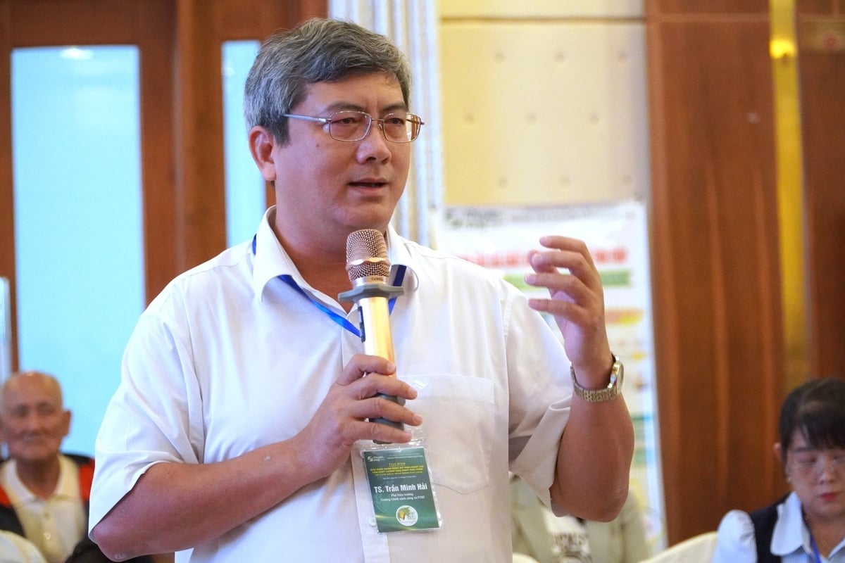 TS Trần Minh Hải - Phó Hiệu trưởng Trường Chính sách công và Phát triển nông thôn đề xuất giải pháp nhân rộng các mô hình sản xuất lúa chất lượng cao, phát thải thấp. Ảnh: Kim Anh.