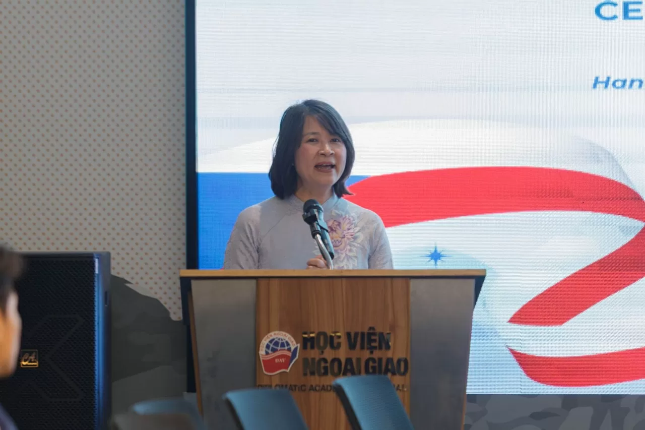 (Zdroj: Diplomatická akademie) (Nguồn: Học viện Ngoại giao)