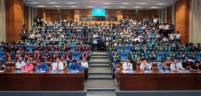 Hơn 50% thủ khoa được TPHCM vinh danh là nữ- Ảnh 3.